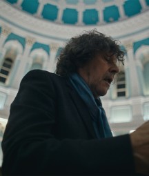 Stephen Rea ag léiriú ‘The Rainstick’ le Seamus Heaney i Seomra Léitheoireachta NLI