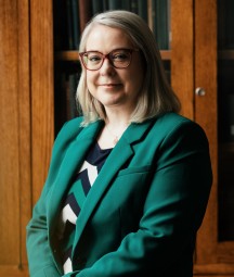 Grianghraf portráide den Dr. Audrey Whitty 