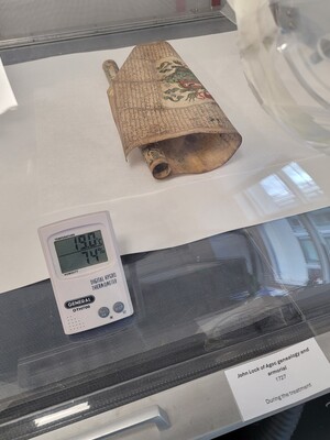 The humidification chamber with controlled humidity and temperature.