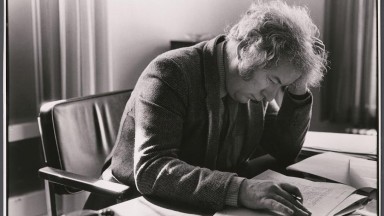 seamus heaney deep in thought at his desk 