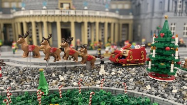 Santa riding a sleigh (NLI Lego Model 2024)