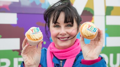 Marian Keyes with Yes cupcakes