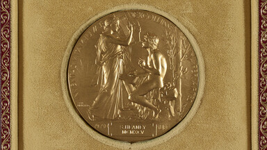 seamus heaney's noble prize medal 