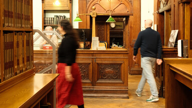 people walking into reading room