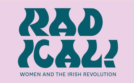 Grafaic bándearg agus dúghlas agus téacs air a léann: "RADICAL! Women and the Irish Revolution