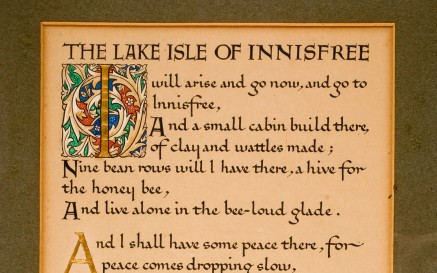 Leathanach maisithe go mion leis an dán<i> ‘The Lake Isle of Innisfree’ </i>air