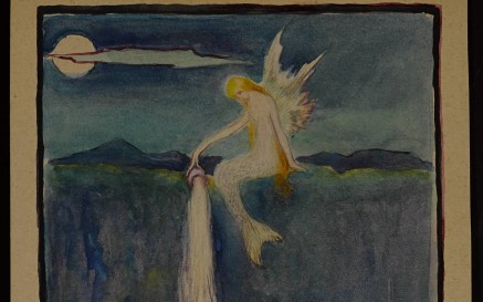 Léaráid de sióg ina suí cois easa atá ag titim go fras, le téacs ornáideach a léann: "The Fairy of the Waterfall" 